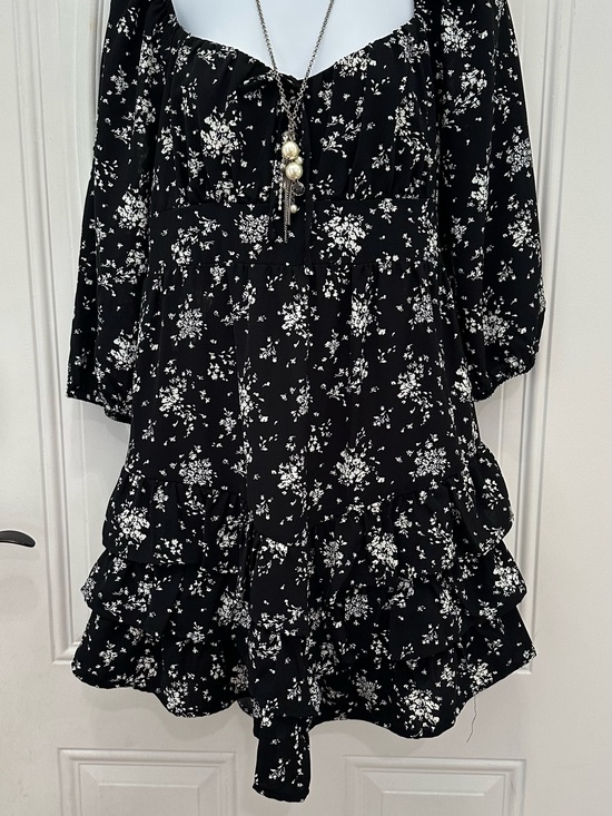 Inspired Hearts Dresses & Skirts - Inspired Hearts: Flowy Black and White Floral Mini Dress XL